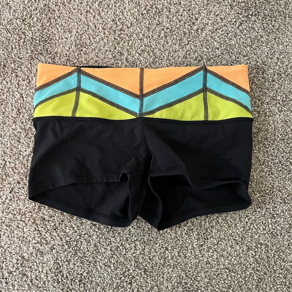 Lulu lemon spandex shorts - no longer produced pattern! Size 4